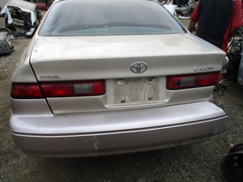 1999 TOYOTA CAMRY LE GOLD 2.2L AT Z15057